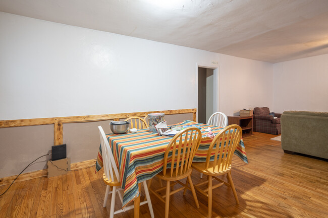 Dining Room - 2123 W Sherwood Ave