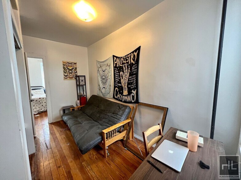 Building Photo - 2BR 1BA Next To Maria Hernandez Park
