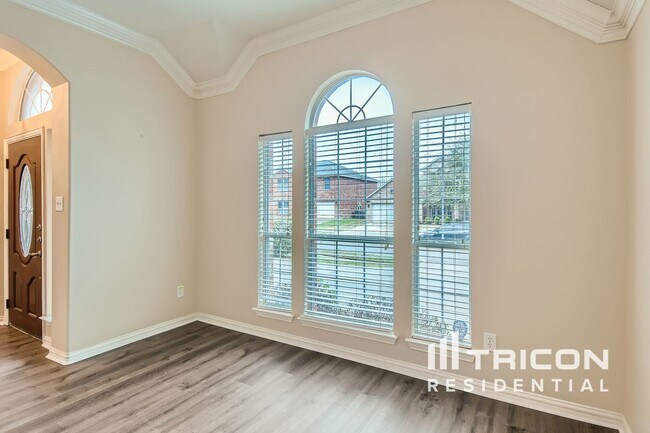 Building Photo - 7814 Longbow Ln