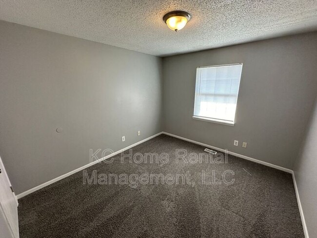 Building Photo - 506 A Skyvue Dr