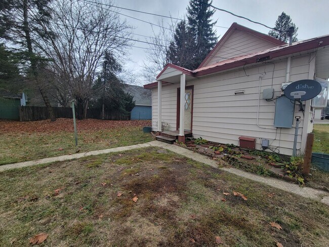 Building Photo - 2 bed 1 Bath in heart of Newport