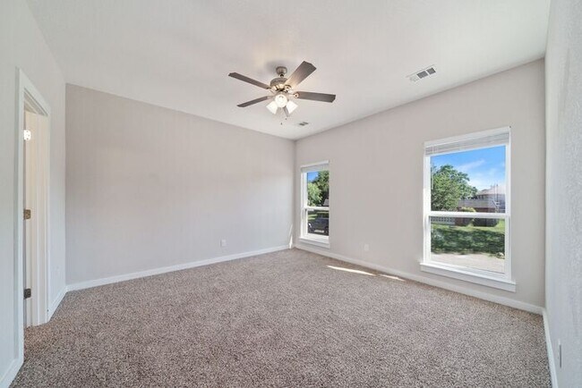 Building Photo - BEAUTIFUL TOWNHOME FOR RENT IN RICHLAND HI...