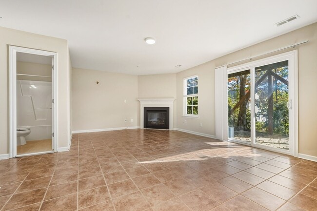 Building Photo - Bright and Spacious 3-Bed Home Near Homest...