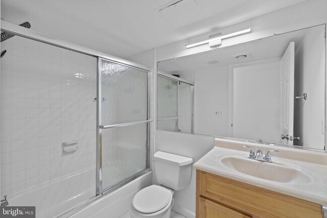 Building Photo - 13 Silverwood Cir