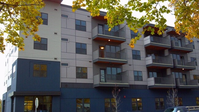 Building Photo - SPR712