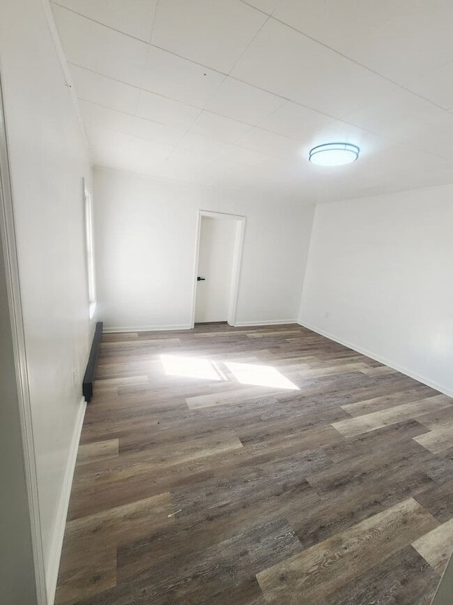 Building Photo - 564 Haller St