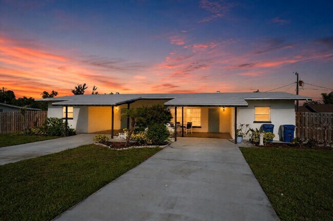 Building Photo - "Charming 2-Bed Furnished Duplex - Your Cozy Retreat Awaits!"
