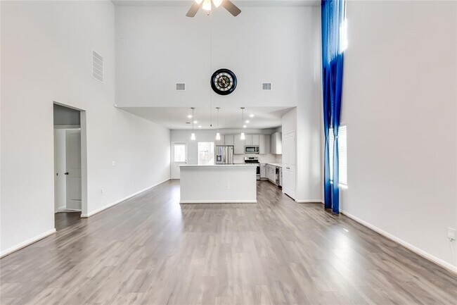 Building Photo - 6601 Avila Way