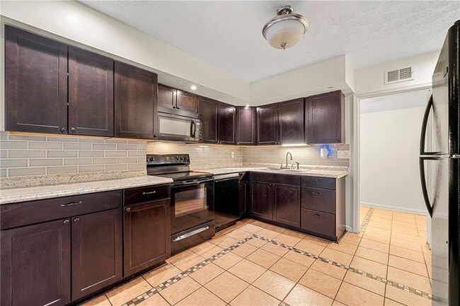 Building Photo - 6400 Oak Chase Ln