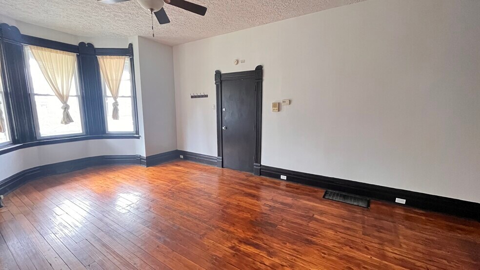 Building Photo - 625 S Negley Ave