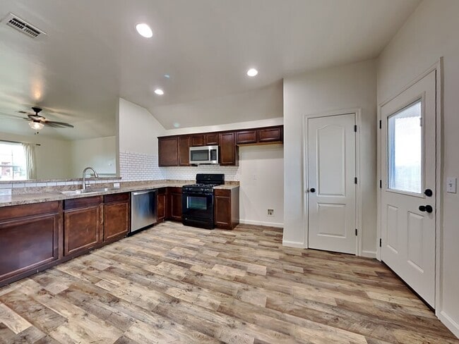 Building Photo - 2816 Sun Berry Way