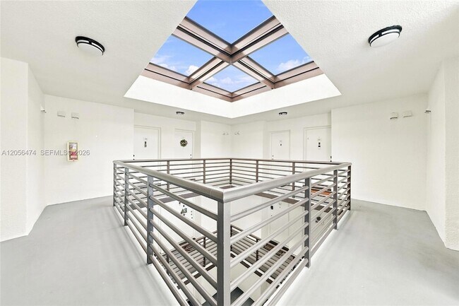 Building Photo - 9735 Fontainebleau Blvd