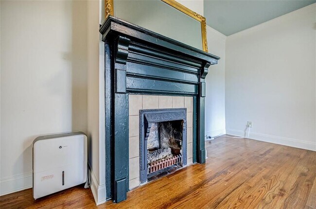 Building Photo - 183 Locust St NE