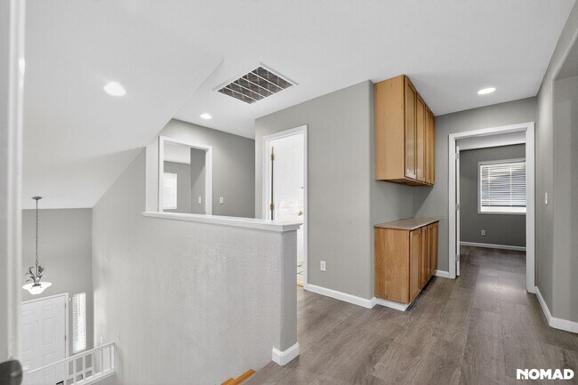 Building Photo - Spacious 5-Bedroom Home on Cul-de-Sac | Pets OK | Pool & Clubhouse | Long-Term Lease Preferred