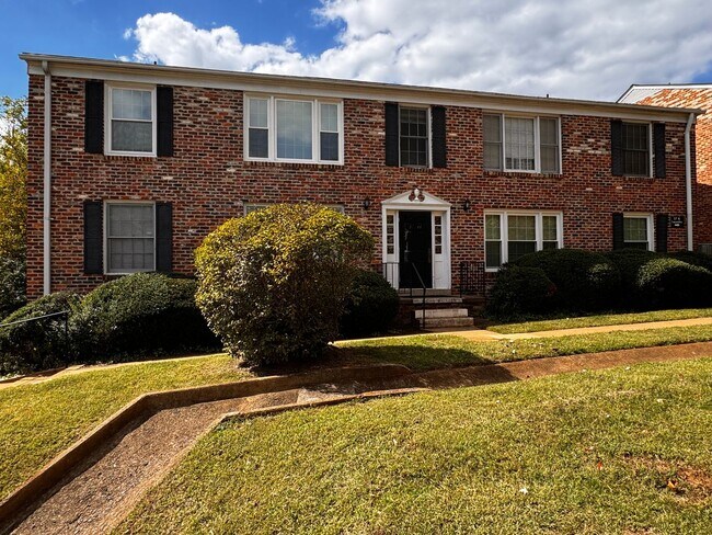 Building Photo - Renovated Condo near Stonefield Shopping! Gorgeous & ready for move in now!