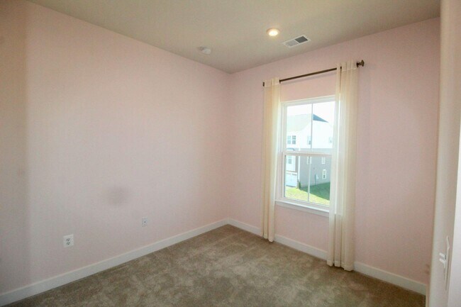 Building Photo - 4489 Drysdale St