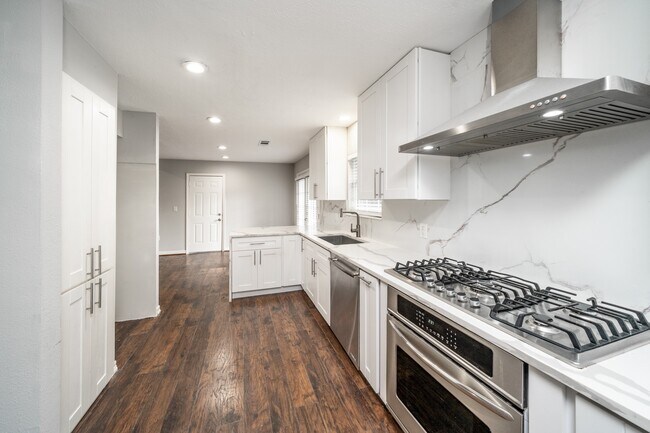 Building Photo - 1907 Ashford Hollow Ln