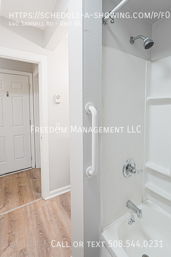 Building Photo - 440 Sawmill Rd