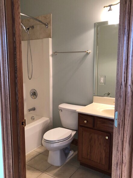 Building Photo - 859 Clearwater Cv W