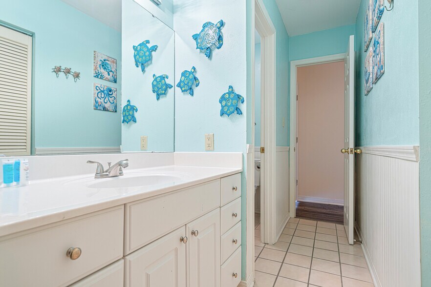 Building Photo - 4000 Gulf Terrace Dr