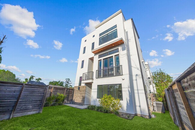 Building Photo - 7327 Shadyvilla Pointe Dr