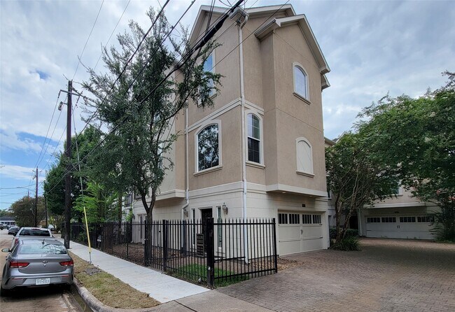 Building Photo - 2418 Ralph St