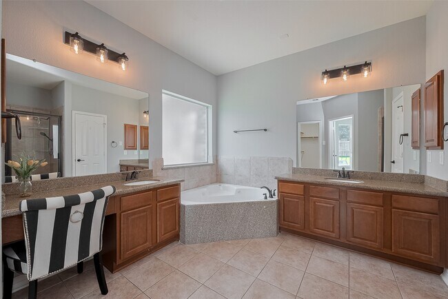 Building Photo - 25218 Auburn Bend Dr