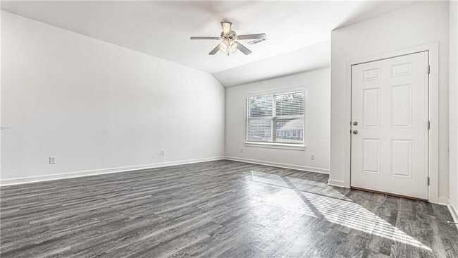 Building Photo - 640 Hidden Springs Dr