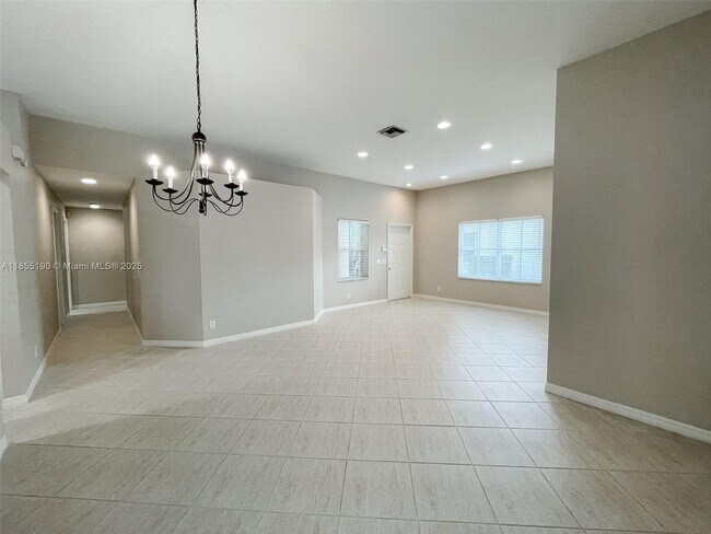 Building Photo - 686 Maplewood Ct