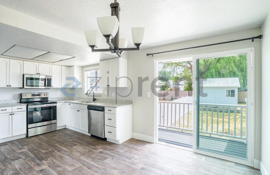 Building Photo - Unit Unit A