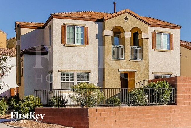 Building Photo - 10550 W Gilmore Ave