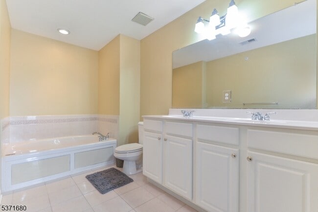 Building Photo - 129 Rock Creek Dr
