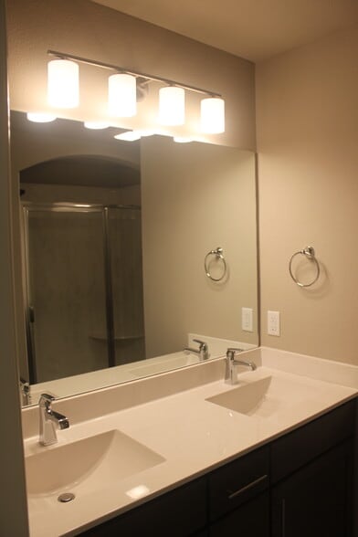 Dual Vanity - 11507 South Adams Street