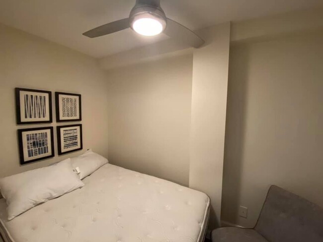 Building Photo - Cozy Studio Condo in Dupont Circle!