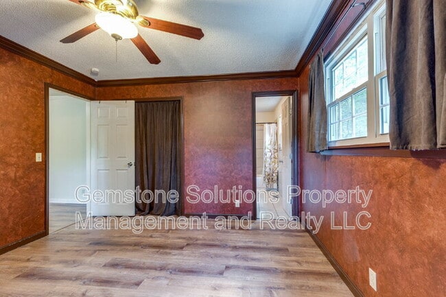 Building Photo - 5580 Hargrove Rd