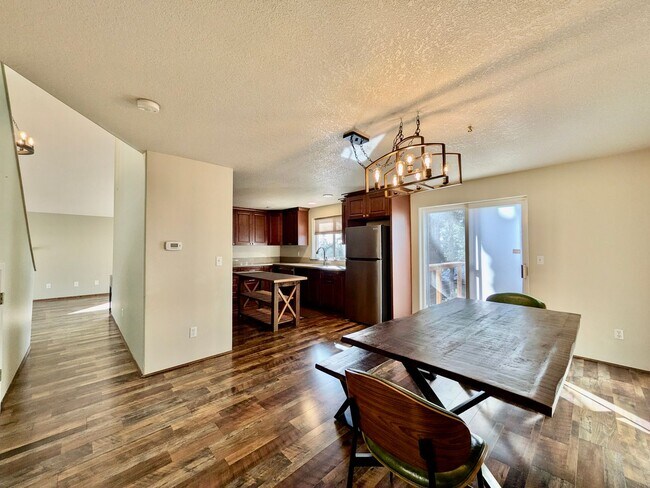 Building Photo - Spacious SW Tigard Retreat with Entertainer’s Backyard & Modern Chef’s Kitchen