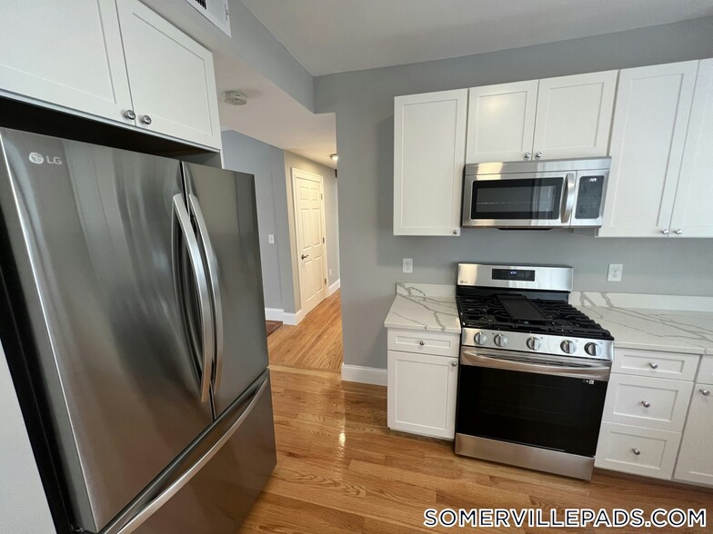 Building Photo - 33 Hancock St