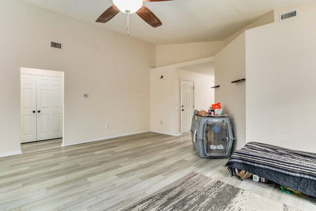 Building Photo - Welcome to this radiant and exquisite home, perfectly situated in a central location!