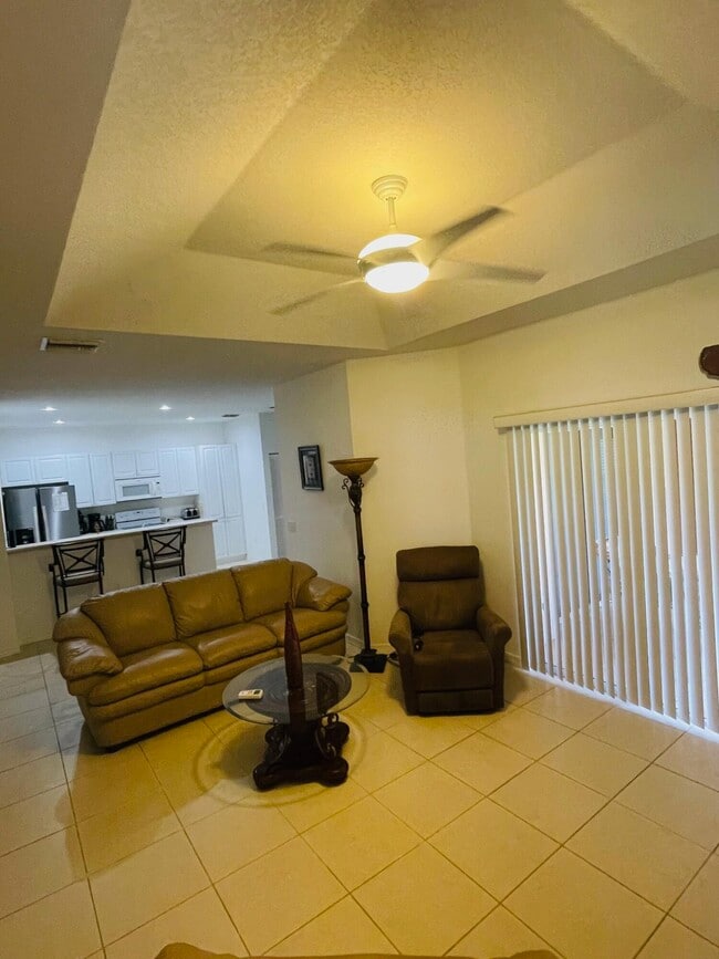 Building Photo - 1833 Pelican Dr