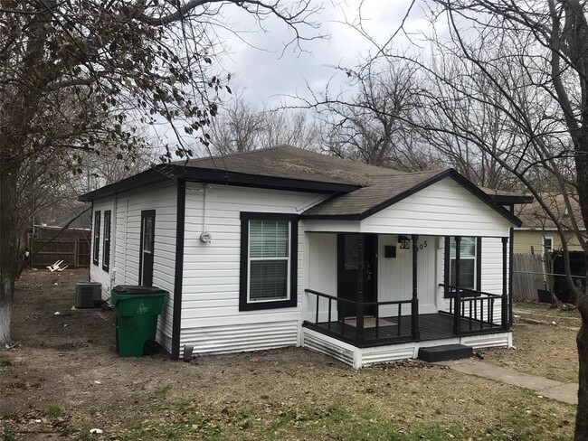 Building Photo - 905 N Bradley St