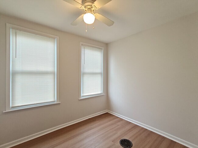 Building Photo - 4441 N Chadwick St