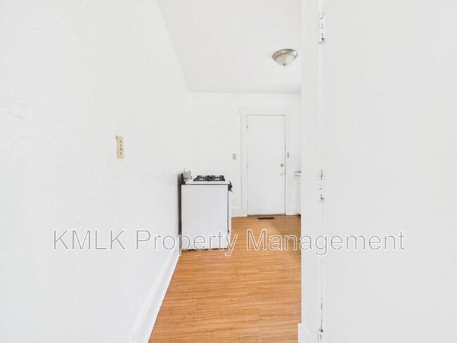 Building Photo - 529 Gage St