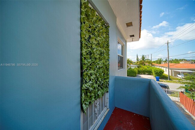 Building Photo - 2205 SW 13th St