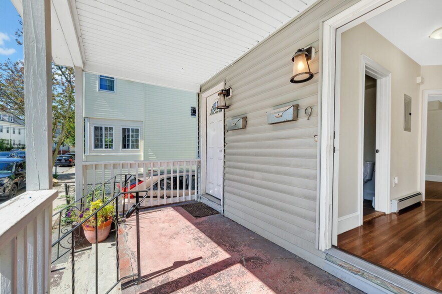 Building Photo - 9 Winter Hill Rd