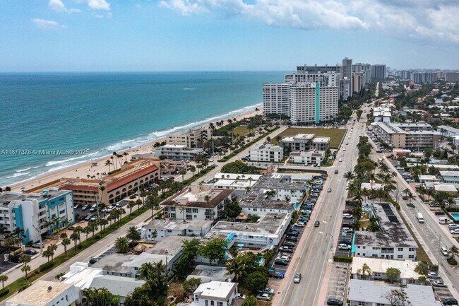 Building Photo - 4228 N Ocean Dr