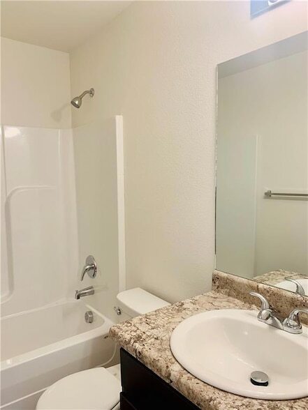 Building Photo - 936 E Bunting St