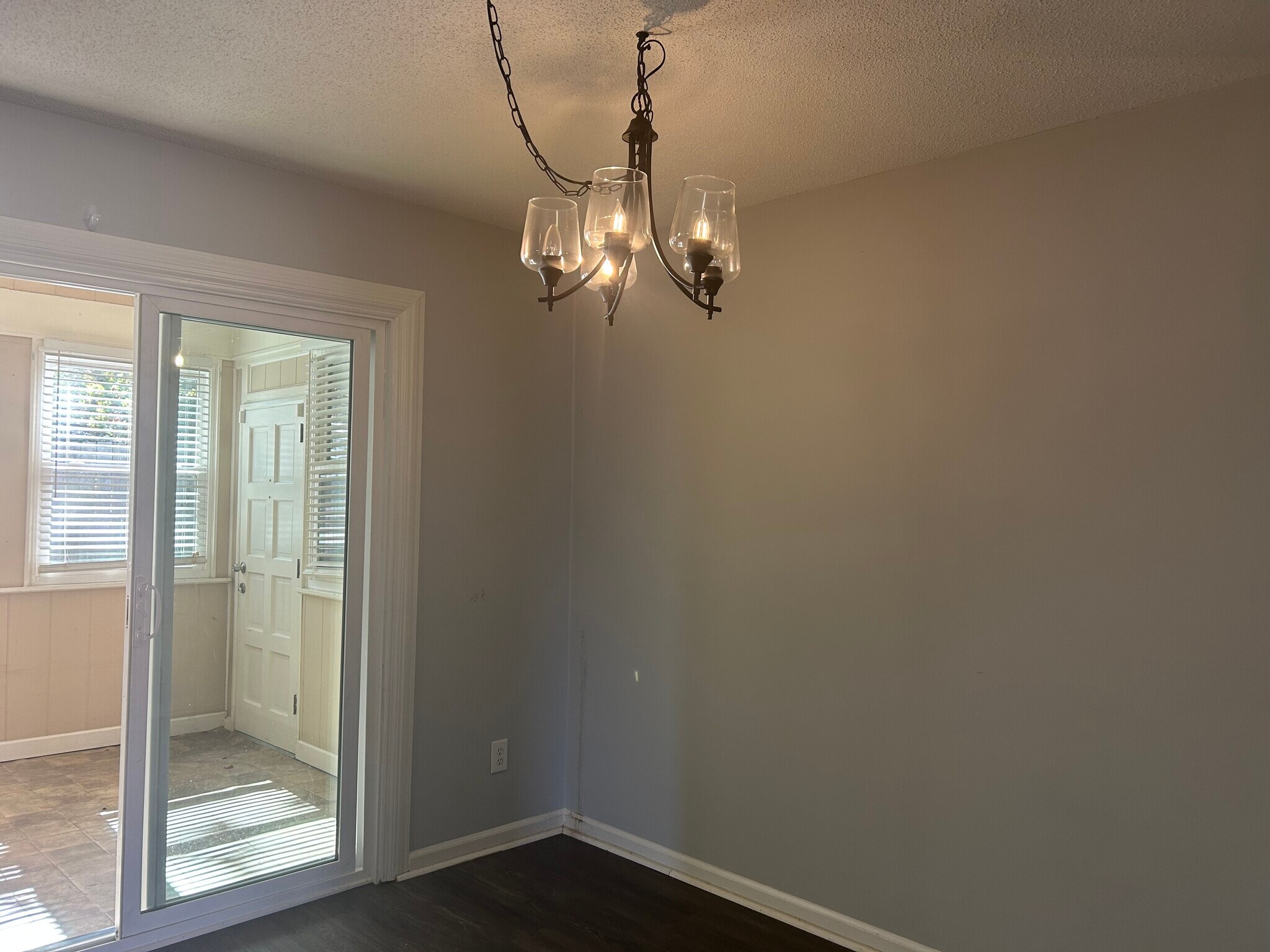 Dining room just off the kitchen - 1825 Johnson St