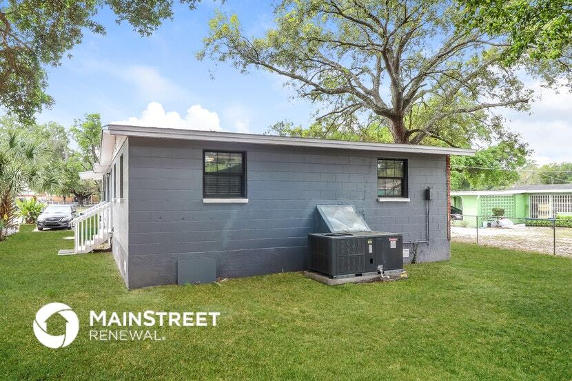 Building Photo - 3914 Deleuil Ave