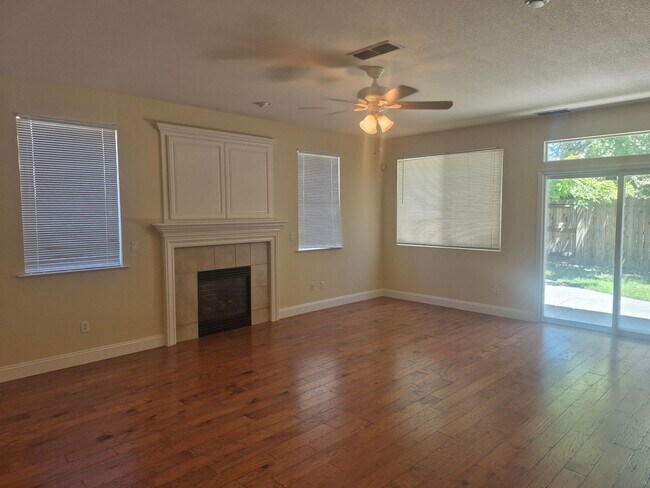 Building Photo - 5343 Dunlay Dr