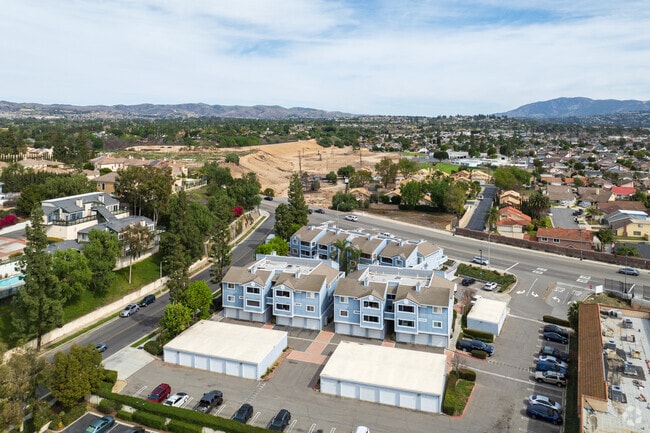 Building Photo - Lakeview Terrace Condominiums